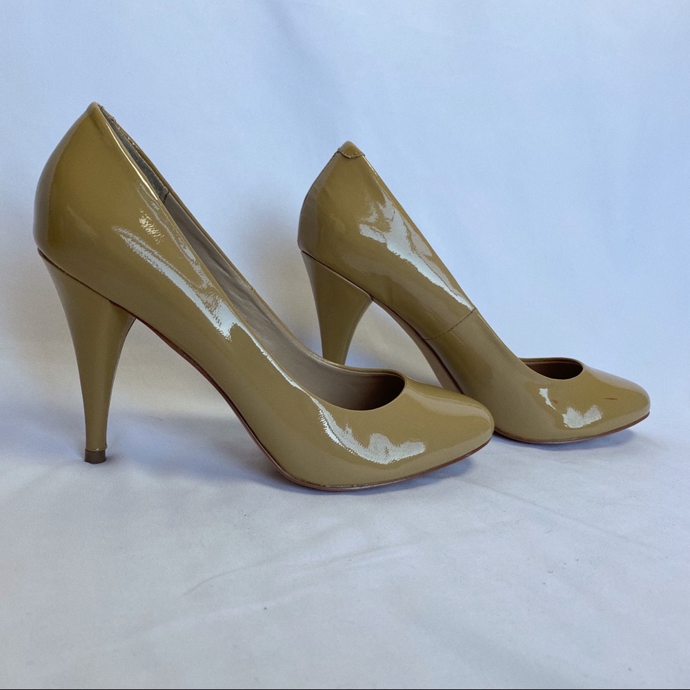 Steve Madden round toe nude patent heels